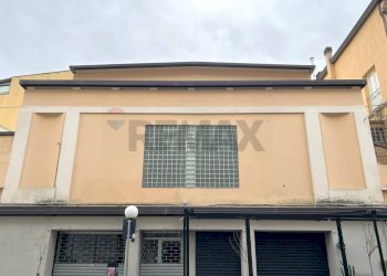 Edificio all\'aperto - Locale Commerciale VIA PIAVE
5 D, Cosenza - foto 4