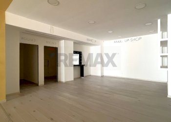 Stanza vuota - Locale Commerciale VIA PIAVE
5 D, Cosenza - foto 14