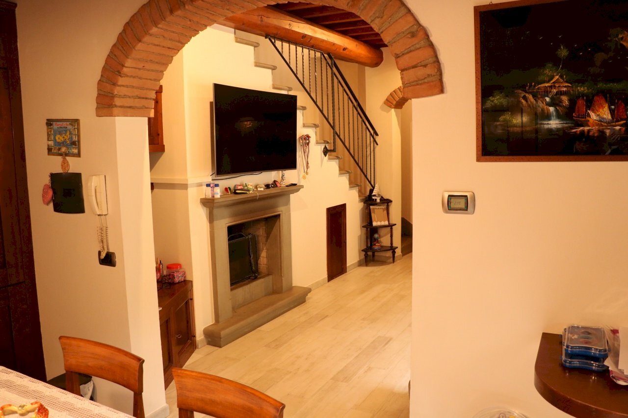 Veduta verso il soggiorno dalla cucina-pranzo - Stable - Palace Via della Forra, Lastra a Signa - photo 3