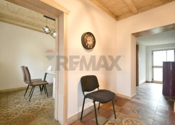 Hall / corridoio - Casa indipendente Via Roma
 
74, Vallermosa - foto 5