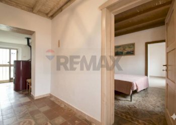 Hall / corridoio - Casa indipendente Via Roma
 
74, Vallermosa - foto 8