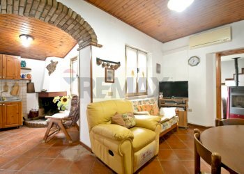 Sala da pranzo - Casa indipendente Via Roma
 
74, Vallermosa - foto 15