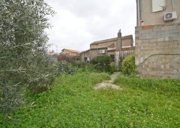 Giardino - Casa indipendente Via Roma
 
74, Vallermosa - foto 32