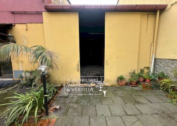 Foto 1 - Warehouse via Aurelia sud, Viareggio - photo 1