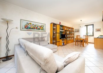 Sala da pranzo - Villa a Schiera via dei bersaglieri
 
19, Brembate - foto 2