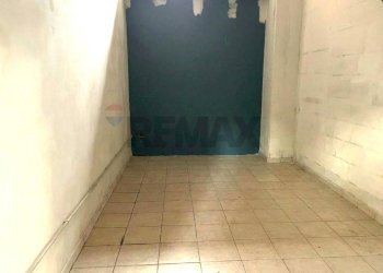 Stanza vuota - Box Via Jugoslavia
 
10, Trani - photo 1