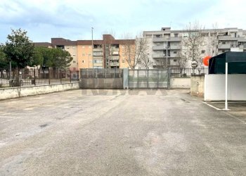 Edificio all\'aperto - Box Via Jugoslavia
 
10, Trani - photo 2