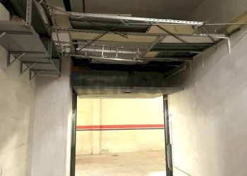 Parcheggio - Box Via Jugoslavia
 
10, Trani - photo 3