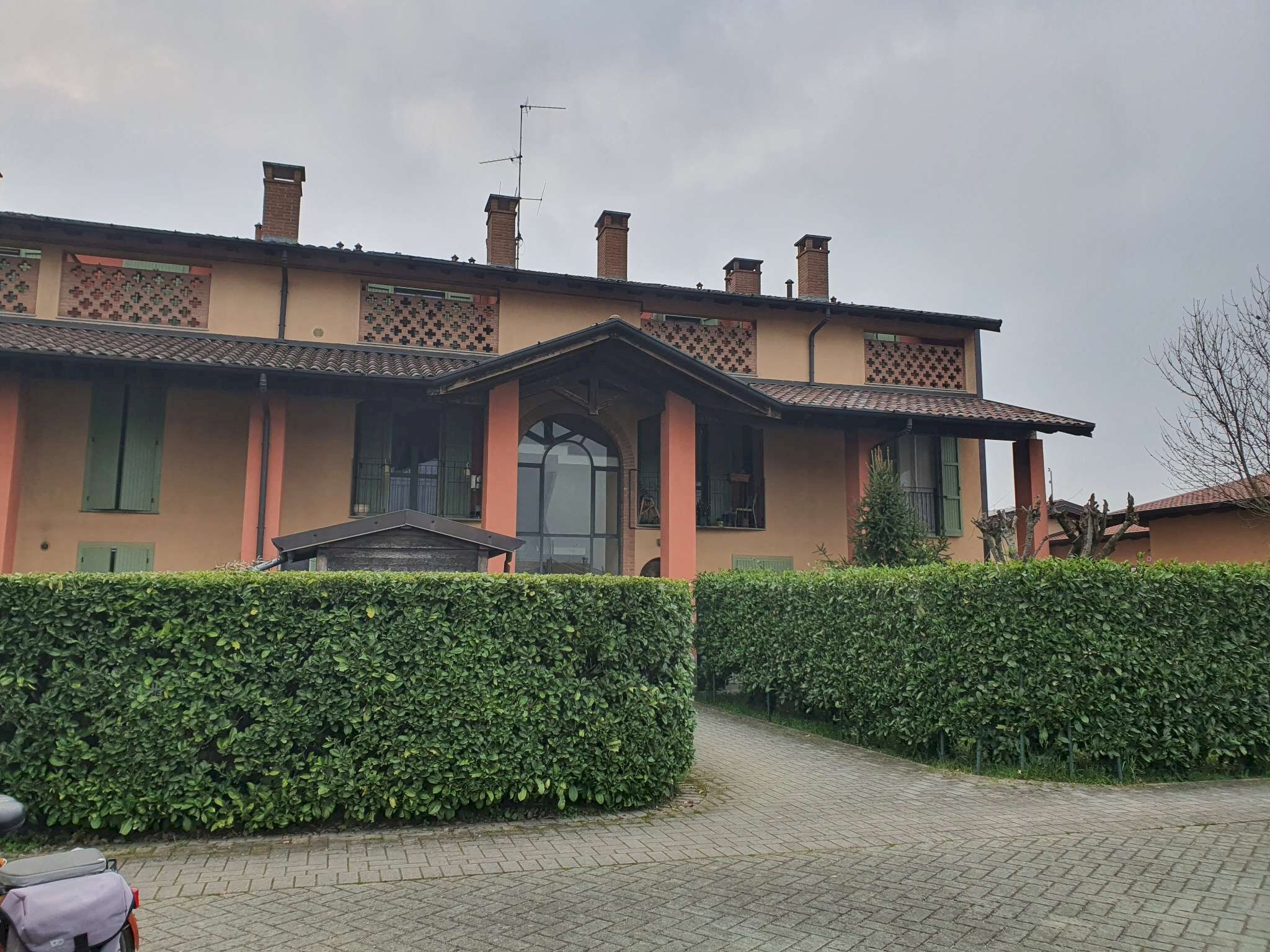 facciata - Trilocale via Barni, Dovera - foto 1