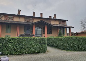 facciata - Trilocale via Barni, Dovera - foto 1