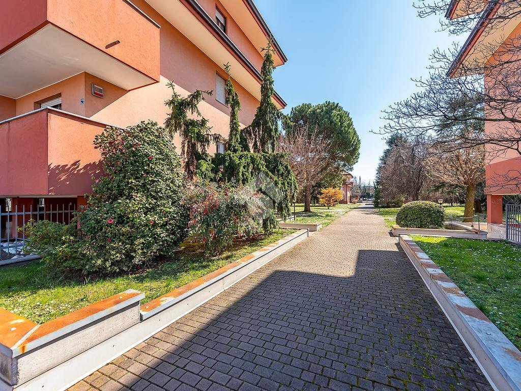 Three-room apartment Via Volta, Rescaldina - photo 1