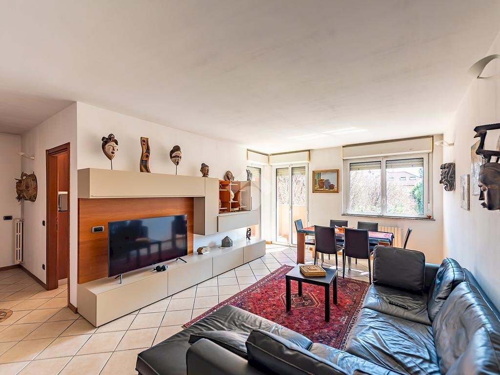 Three-room apartment Via Volta, Rescaldina - photo 1