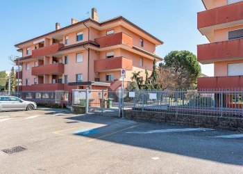 Three-room apartment Via Volta, Rescaldina - photo 4