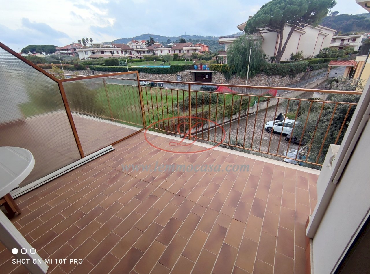terrazzo - Two-room apartment Via Diano San Pietro, Diano Castello - photo 2
