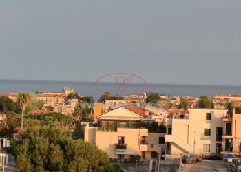 Two-room apartment Via Diano San Pietro, Diano Castello - photo 8