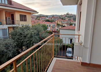 Two-room apartment Via Diano San Pietro, Diano Castello - photo 9