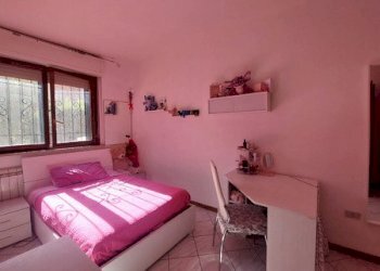 camera da letto - Quadrilocale Via della Quercia, Vaiano - foto 26