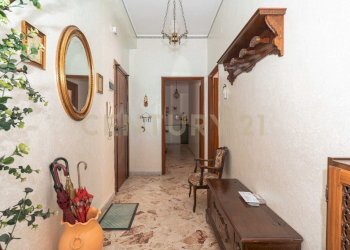 6 ingresso appartamento 2.jpg - Appartamento Via Catania 42, Enna - foto 6