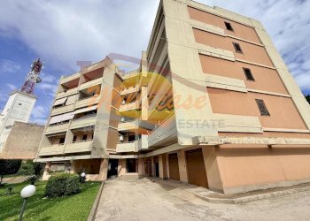 7ff983cb-d91a-43b4-9654-138abb46311c.jpeg - Box Viale Tica, Siracusa - photo 3