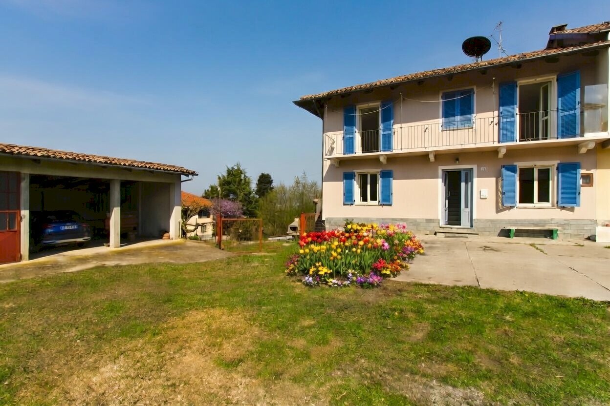 grok-image-8cdd64d8-c882-44b2-be73-09f3a283ba8a.pn - Villa Borgata Fogliacchi 16, La Morra - photo 1