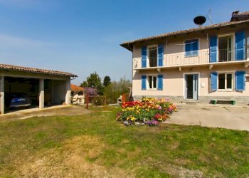 grok-image-8cdd64d8-c882-44b2-be73-09f3a283ba8a.pn - Villa Borgata Fogliacchi 16, La Morra - photo 1