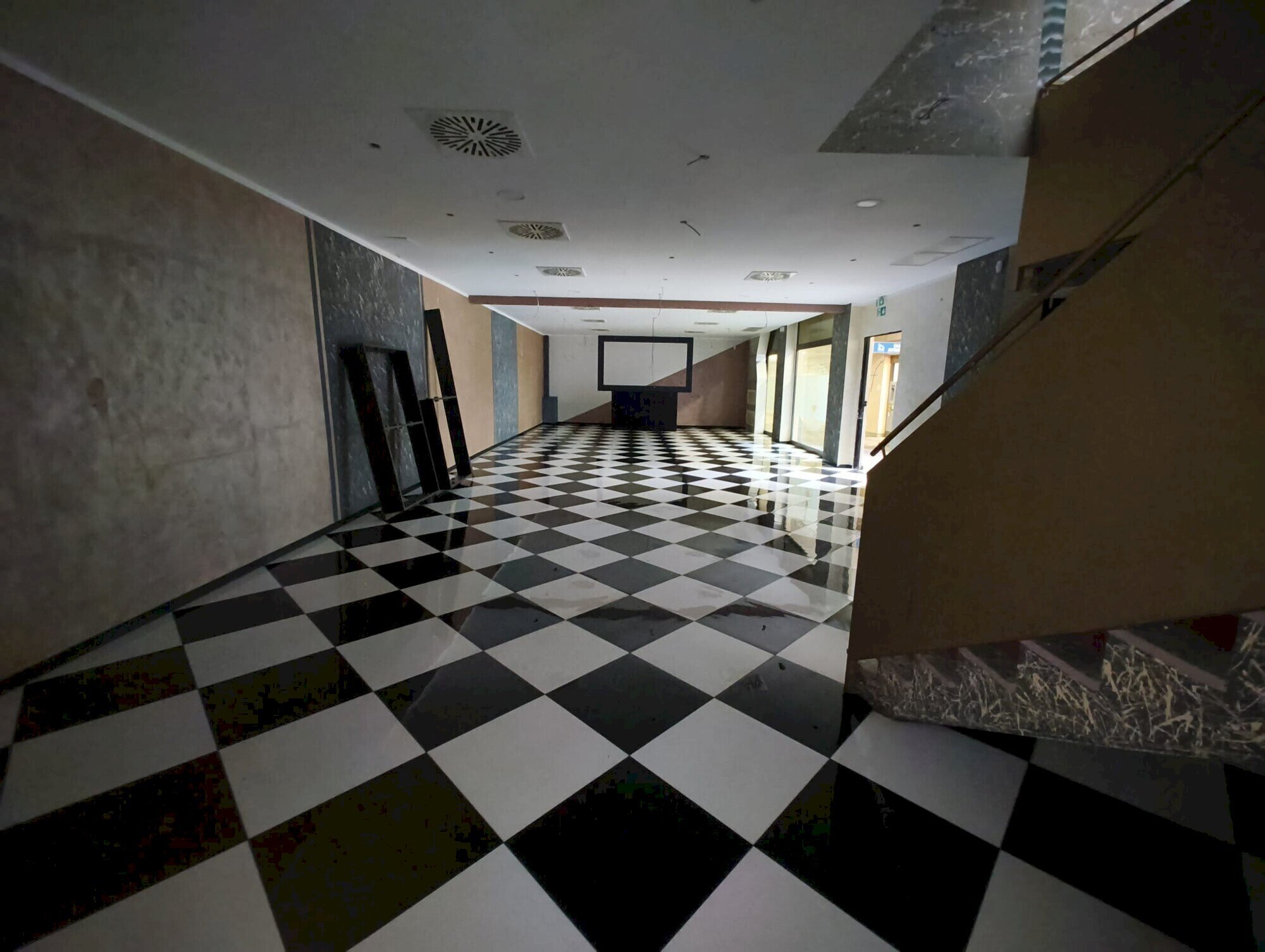 Palazzo Storico PIAZZA BOVES, 3, Cuneo (zona Centro Storico) - foto 1
