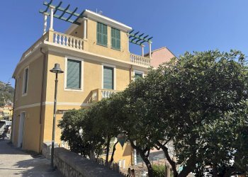 Townhouse Finale Ligure - photo 1