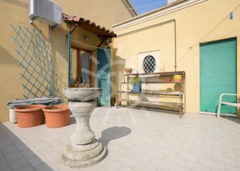Portion of a house Budrio - photo 1