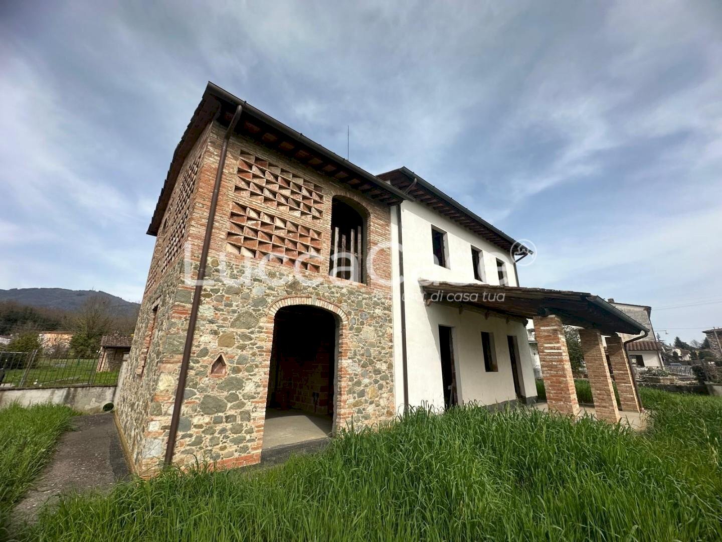 Independent house Camigliano - photo 1