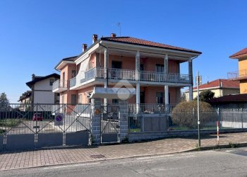 Apartment Via San Carlo, San Francesco al Campo - photo 4