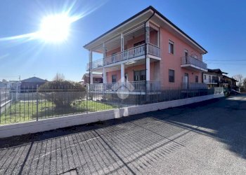 Apartment Via San Carlo, San Francesco al Campo - photo 7