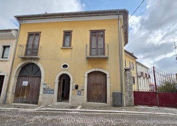 Foto 1 - Appartamento via Vincenzo Palermo
 
11/13, Castelvetere sul Calore - foto 1