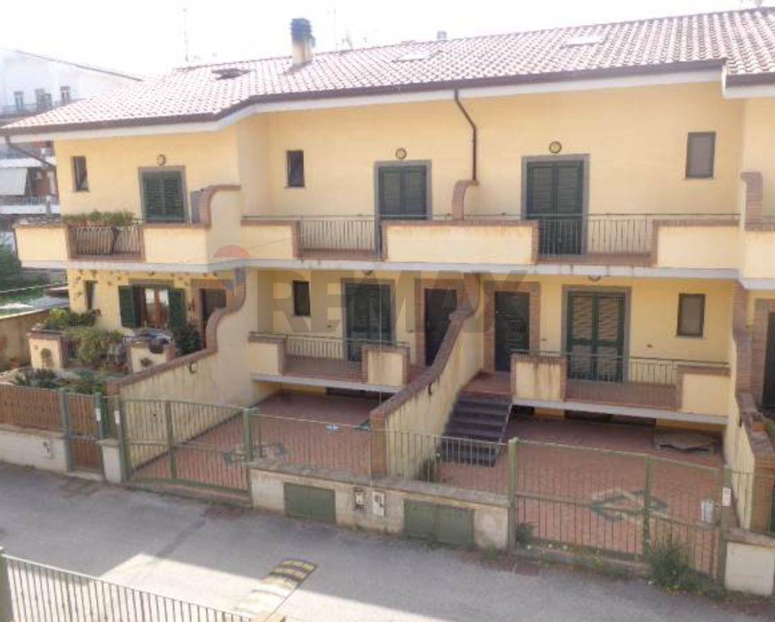 Edificio all\'aperto - Villa a Schiera Fondi - foto 2