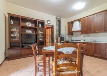 Sala da pranzo - Three-room apartment Piazza Vittorio Emanuele III
 
5, Cellere - photo 10