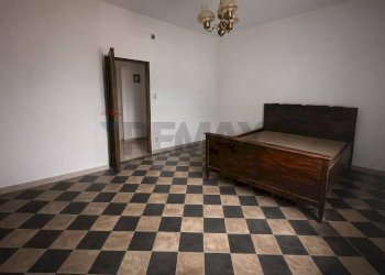 Camera / camera da letto - Four-room apartment Via Duomo
15, Bisignano - photo 4