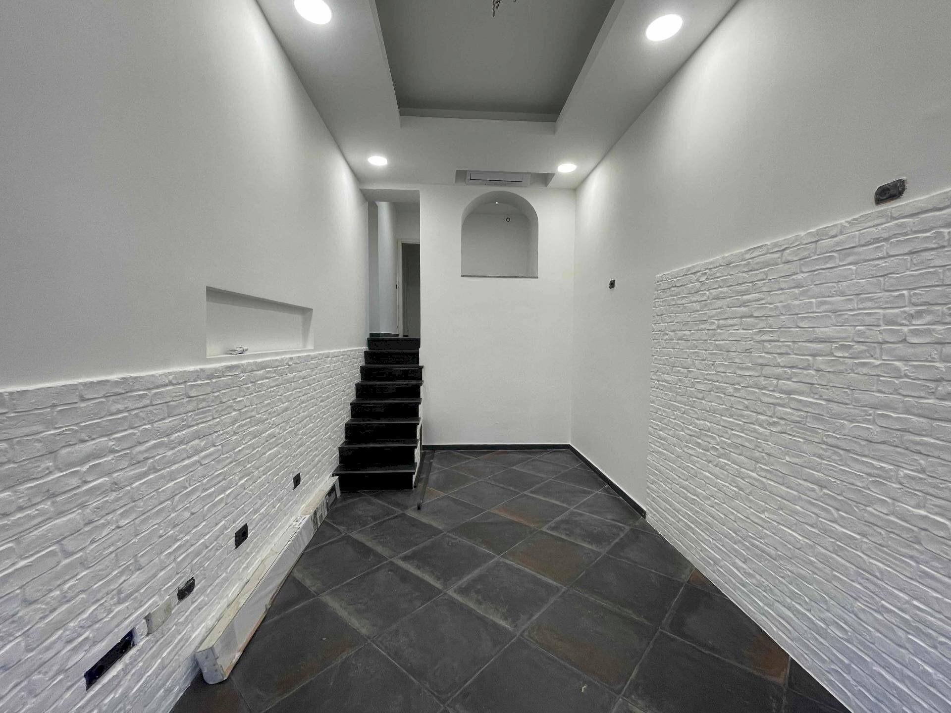 Foto 1 - Commercial Activity Piazza Giovanni Martinez
 
30/R, Genova - photo 1