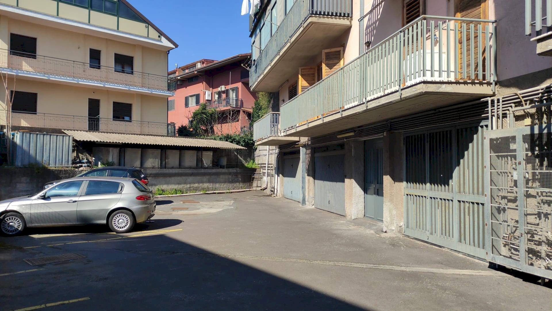 Foto 4 - Box Via Kennedy
 
51, Sant'Agata Li Battiati - foto 3