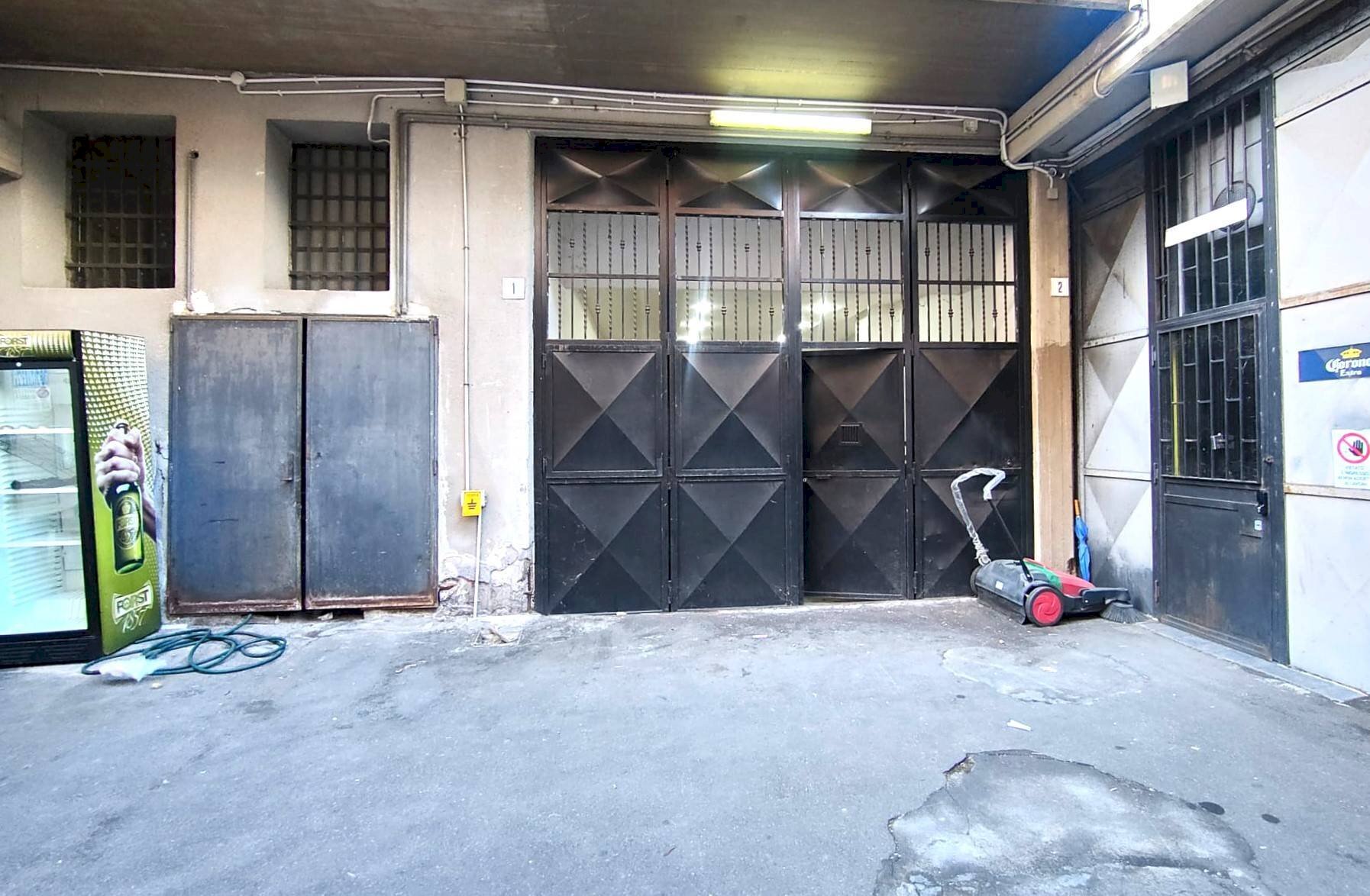 Foto 2 - Locale Commerciale Via Giuseppe De Felice
 
39, Sant'Agata Li Battiati - foto 2