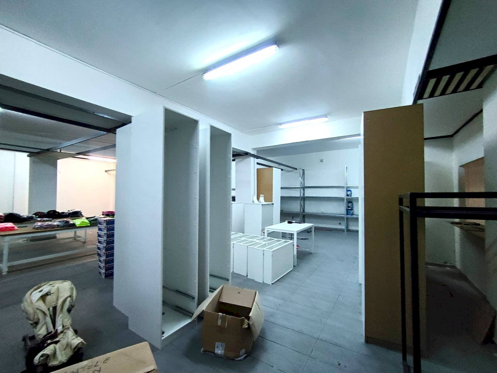 Foto 3 - Locale Commerciale Via Giuseppe De Felice
 
39, Sant'Agata Li Battiati - foto 3