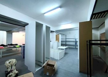 Foto 3 - Commercial Premises Via Giuseppe De Felice
39, Sant'Agata Li Battiati - photo 3