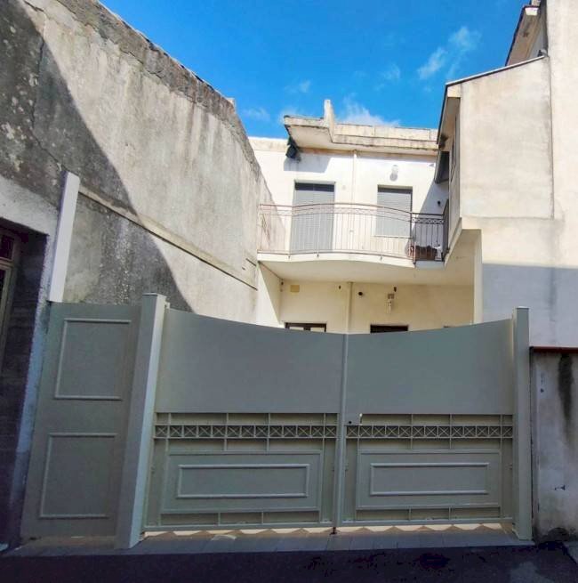 Foto 6 - Appartamento Via Etnea
 
79, Milo - planimetria 1