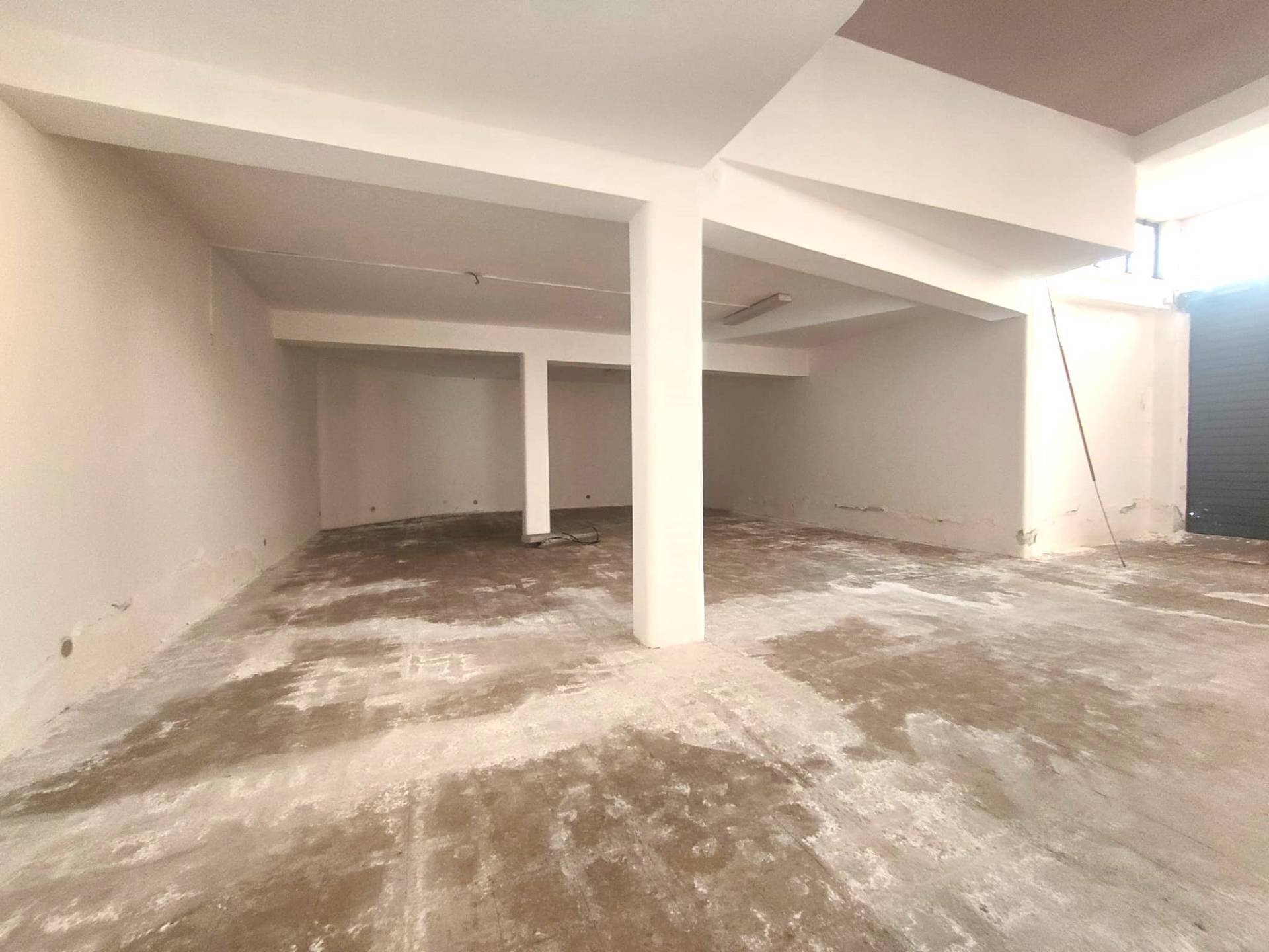 Foto 3 - Locale Commerciale Via Kennedy
 
30, Sant'Agata Li Battiati - foto 3