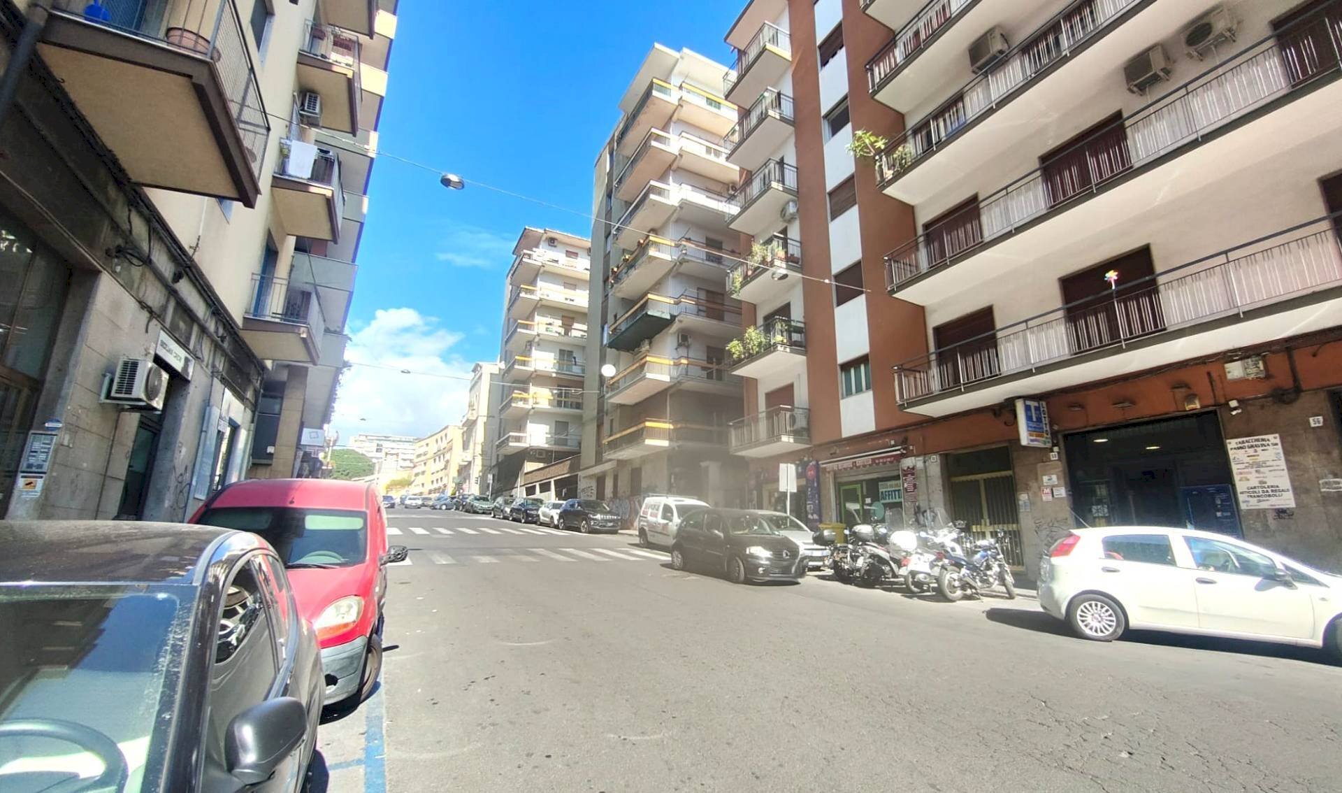 Foto 3 - Office Via Ingegnere
 
35, Catania - photo 3