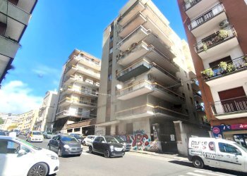 Foto 2 - Office Via Ingegnere
 
35, Catania - photo 2