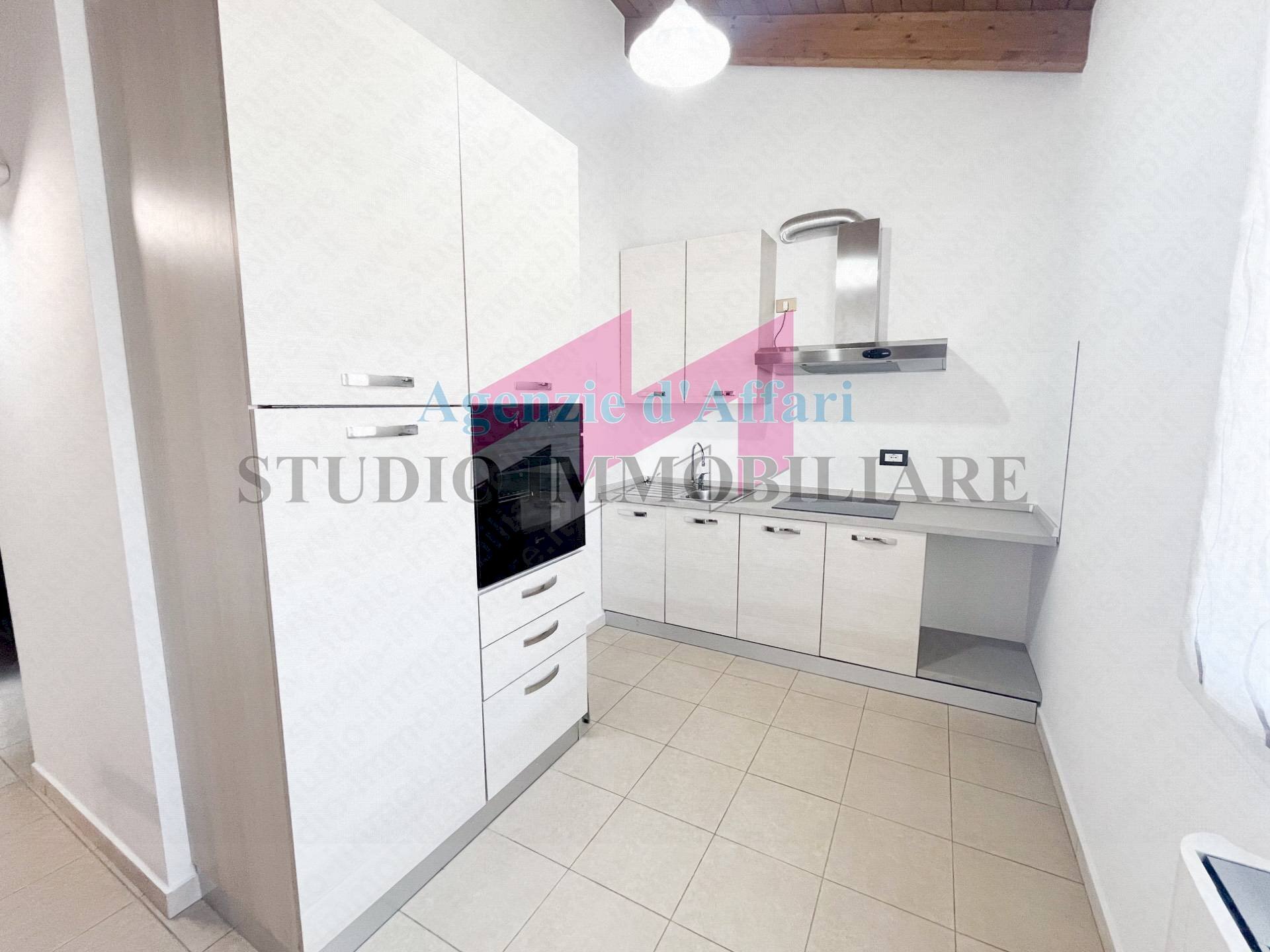 Foto 2 - Trilocale Via Cervi
 
1, Castelmassa - foto 2