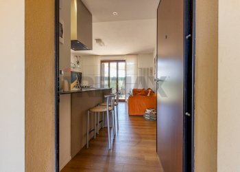 Hall / corridoio - Two-room apartment Via Rossotti
 
11, Taino - photo 3