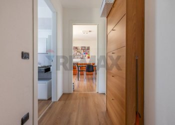Hall / corridoio - Two-room apartment Via Rossotti
 
11, Taino - photo 11