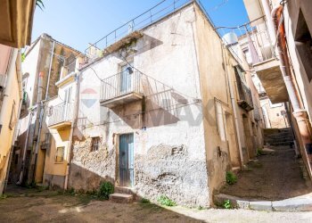 Edificio all\'aperto - Casa semi indipendente Via Mattias
 
8/6, Caltagirone - foto 15
