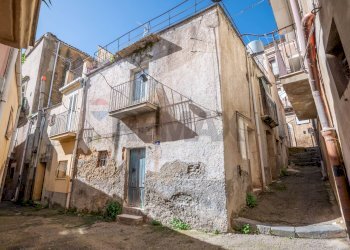 Edificio all\'aperto - Casa semi indipendente Via Mattias
 
8/6, Caltagirone - foto 19