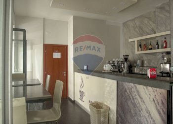 Sala da pranzo - Cafeteria - Cold Bar Via Gabriele D'annunzio
 
23, Catania - photo 2